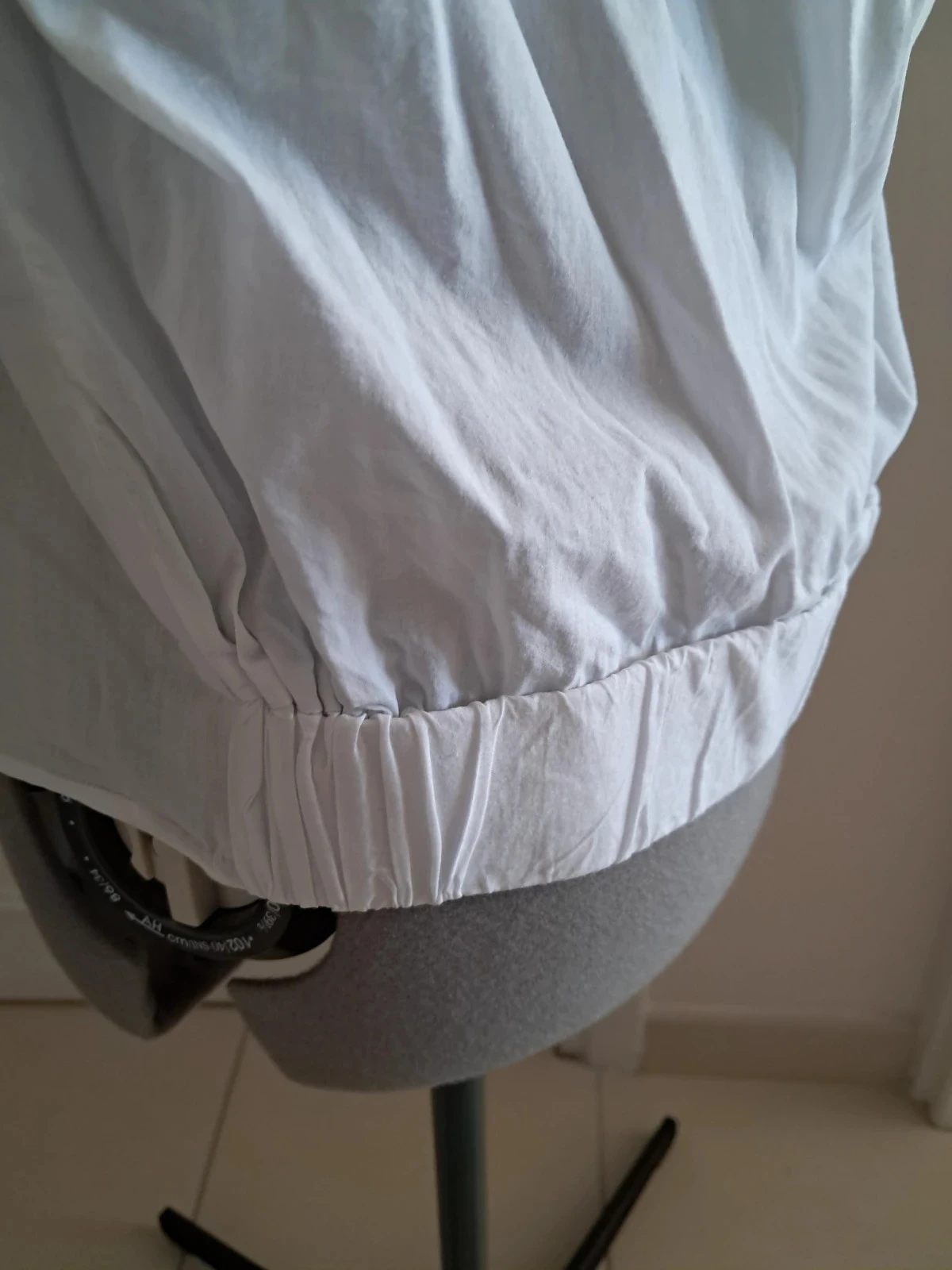 Blouse blanche sans manches avec col cravate Kookai taille 38 – photo 6